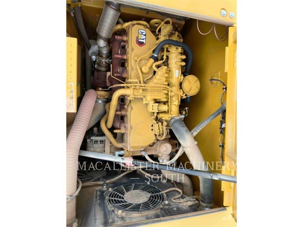 CAT 323 Bagri goseničarji