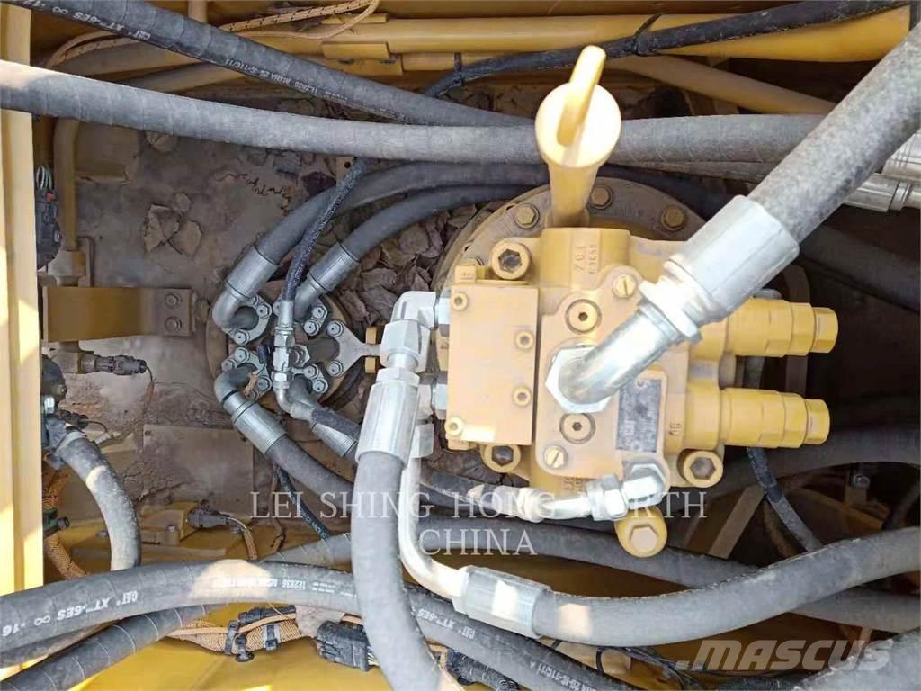 CAT 323-07 Bagri goseničarji