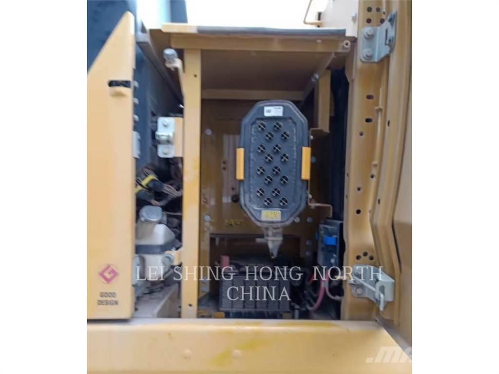 CAT 323-07 Bagri goseničarji