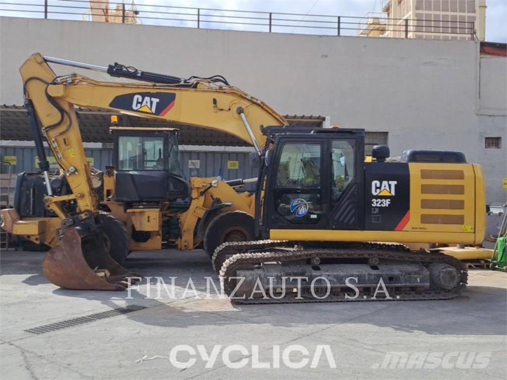 CAT 323F Bagri goseničarji