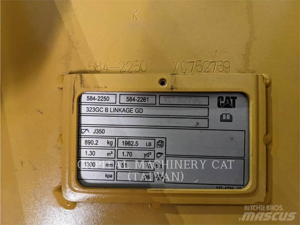 CAT 323GC Žlice