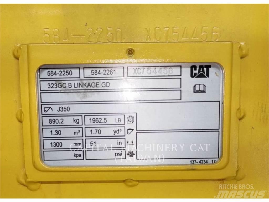 CAT 323GC Žlice