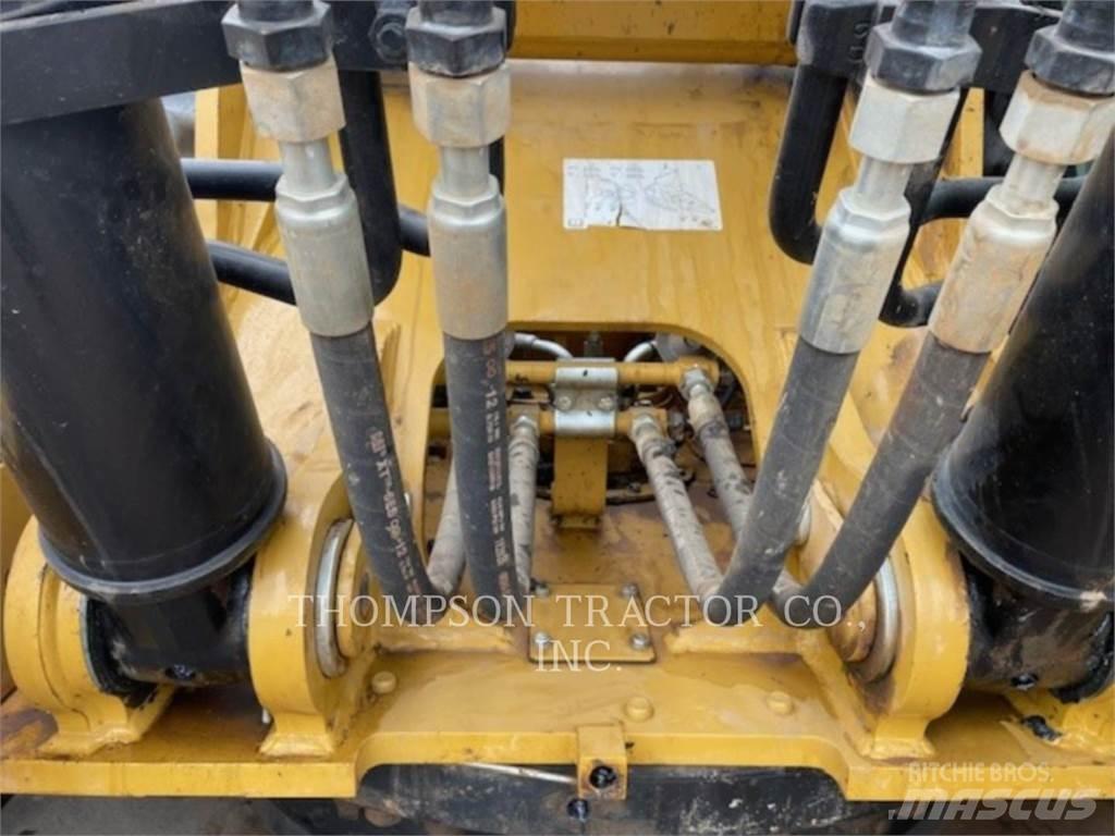 CAT 326 Bagri goseničarji