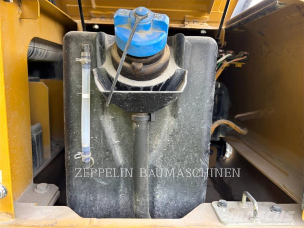 CAT 330-07 Bagri goseničarji