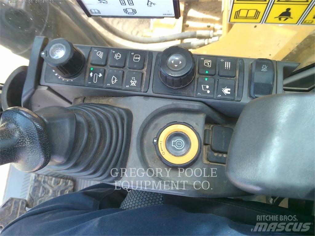 CAT 33007 Bagri goseničarji