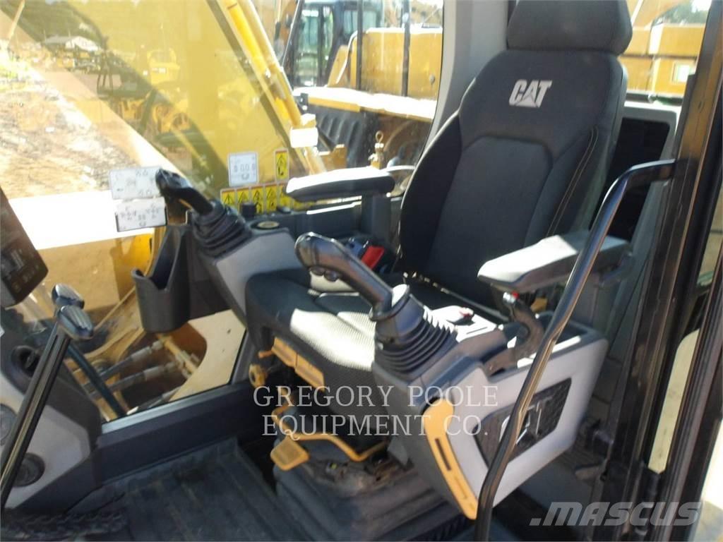 CAT 33007 Bagri goseničarji