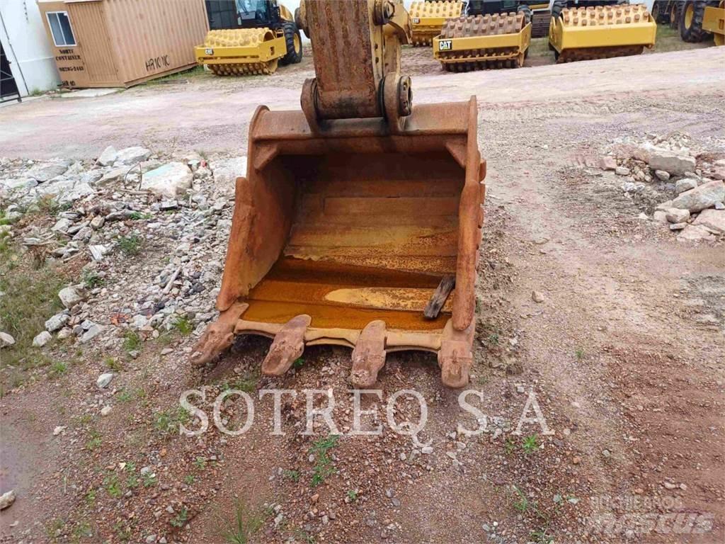 CAT 33607 Bagri goseničarji