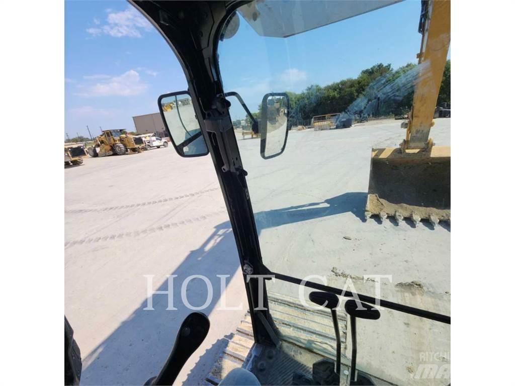 CAT 352 11 Bagri goseničarji
