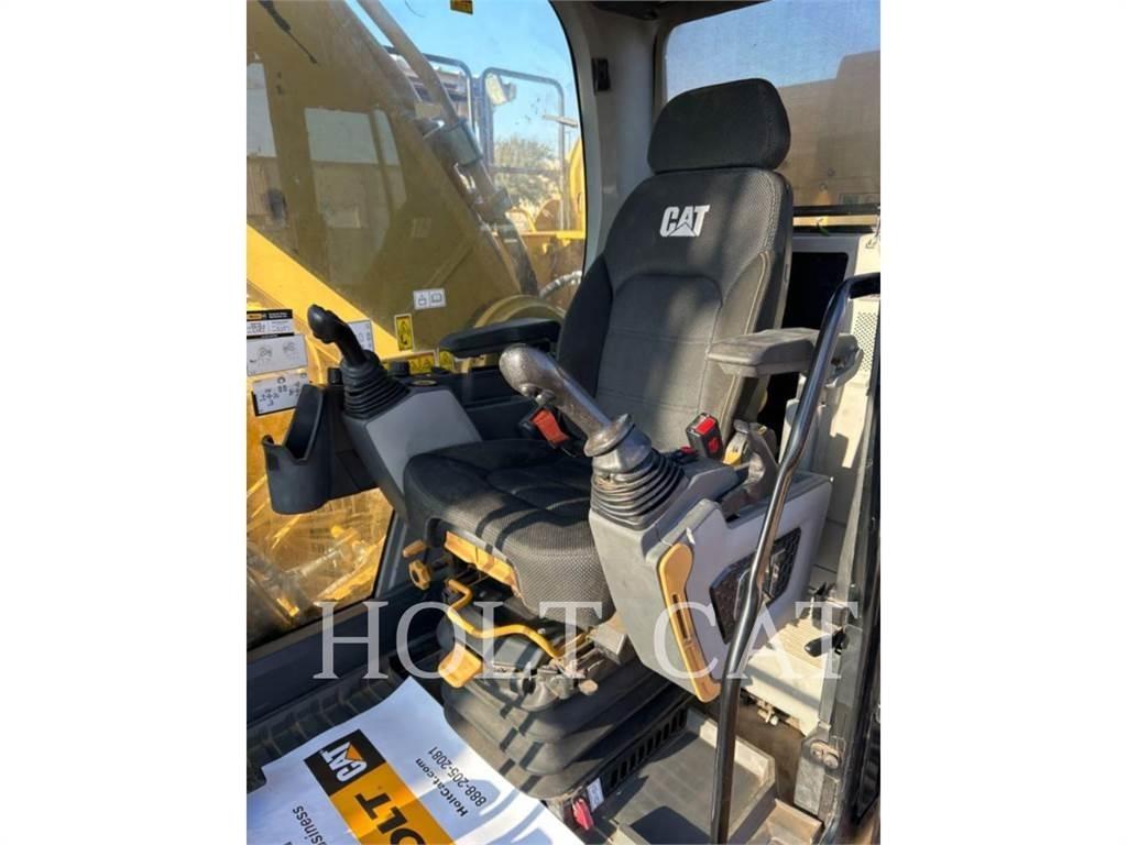 CAT 352 11 Bagri goseničarji