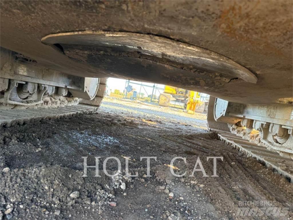 CAT 352 11 Bagri goseničarji
