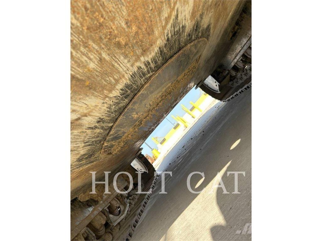 CAT 352 11 Bagri goseničarji