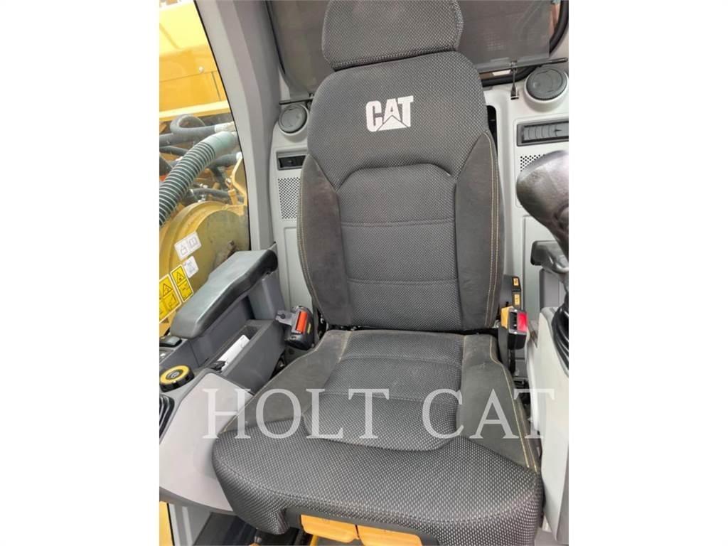 CAT 352 11 TC Bagri goseničarji