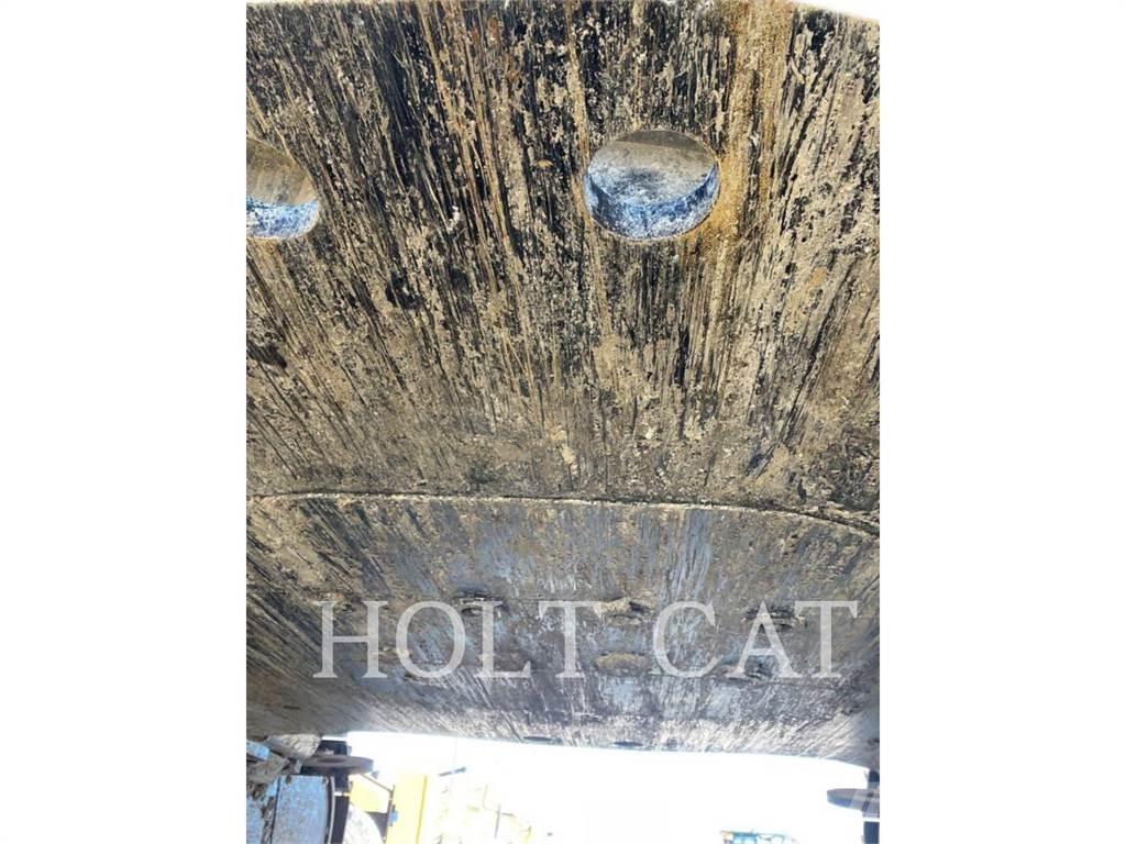 CAT 374 Bagri goseničarji