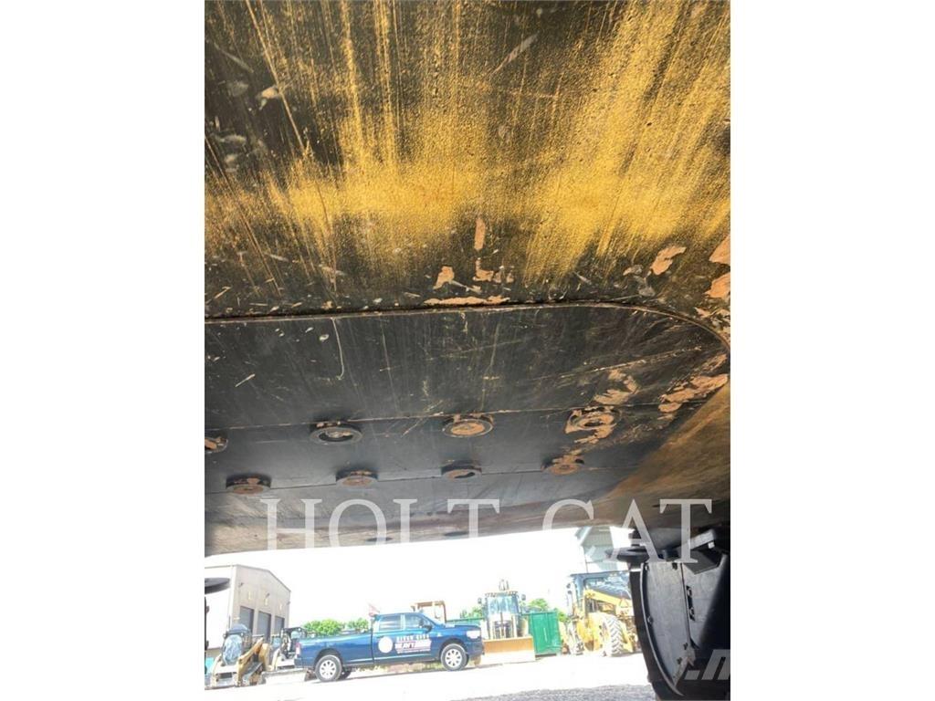 CAT 374 Bagri goseničarji