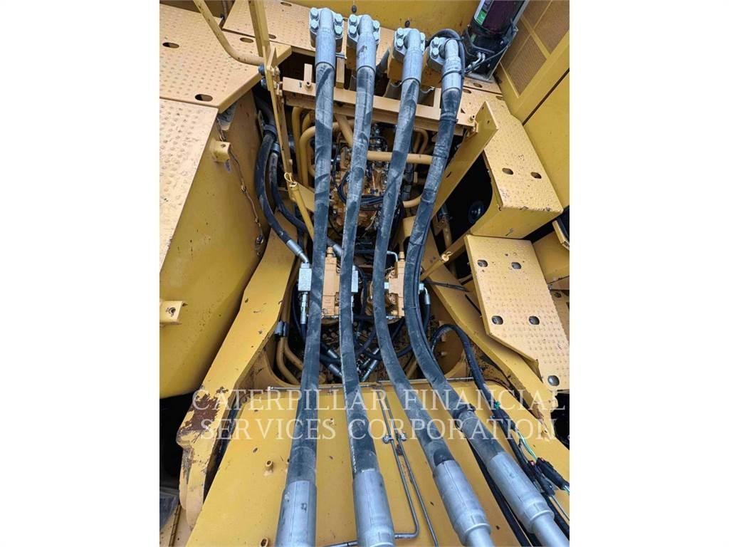 CAT 374-07 Bagri goseničarji