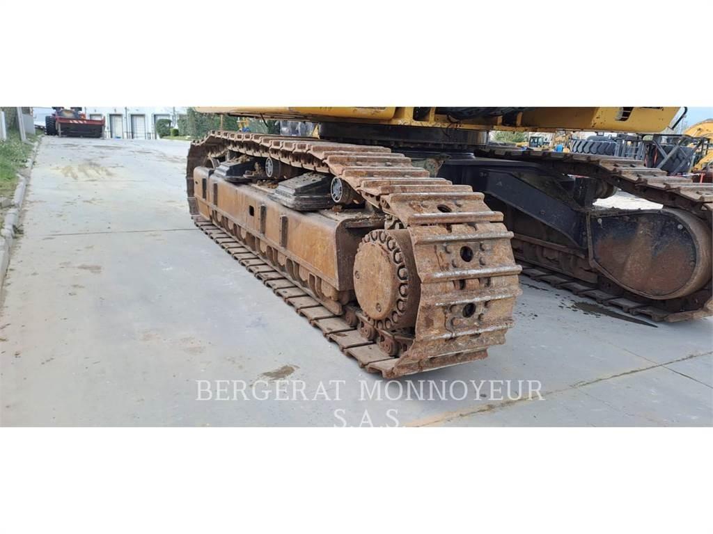 CAT 374D Bagri goseničarji