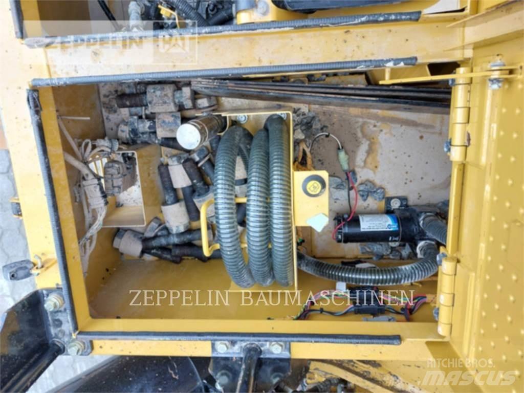CAT 390FL Bagri goseničarji