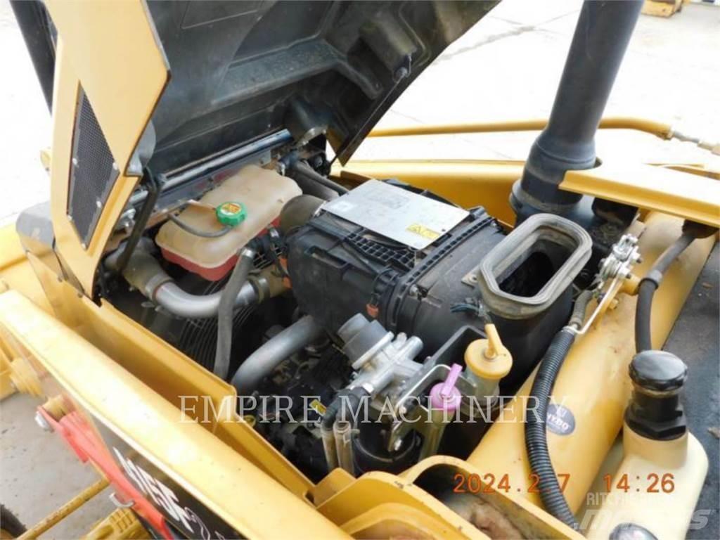 CAT 415F2 IL Kolesni nakladalci
