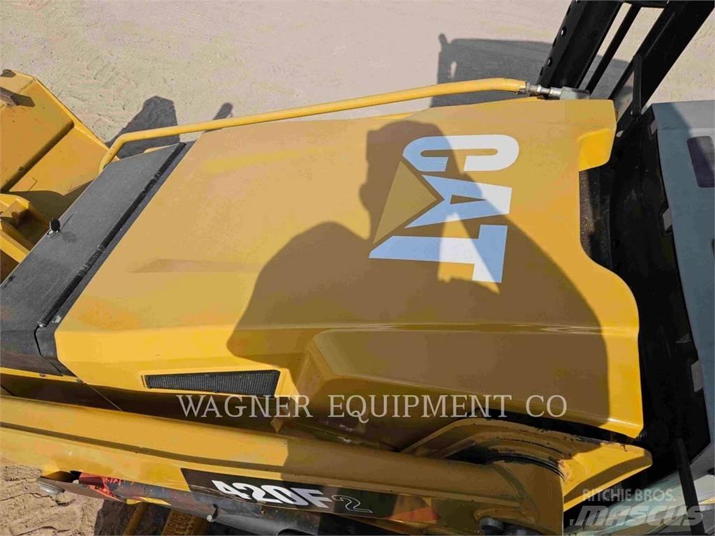 CAT 420F2 4WDS Rovokopači