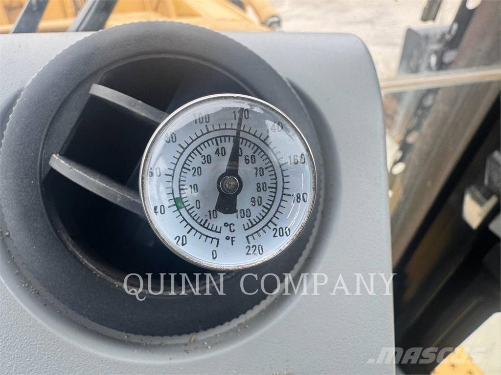 CAT 420F2ST Rovokopači