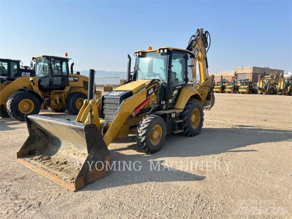 CAT 440 Rovokopači