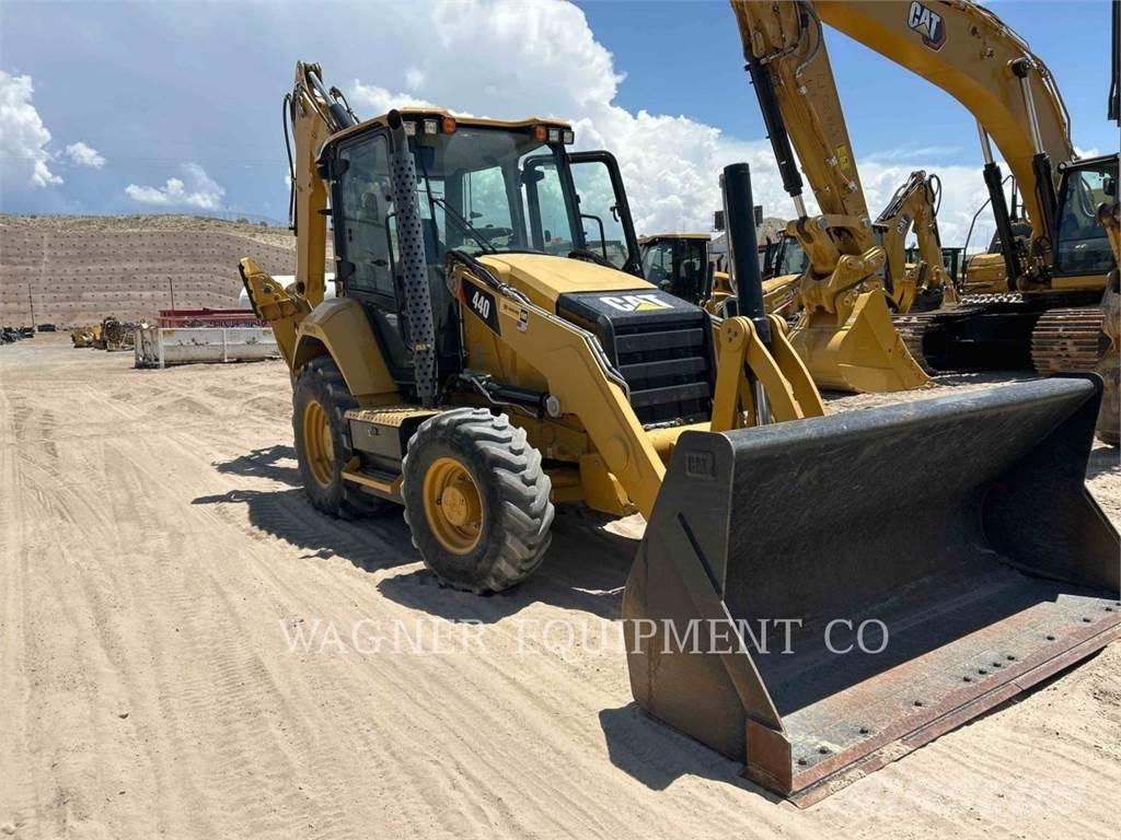 CAT 440 Rovokopači