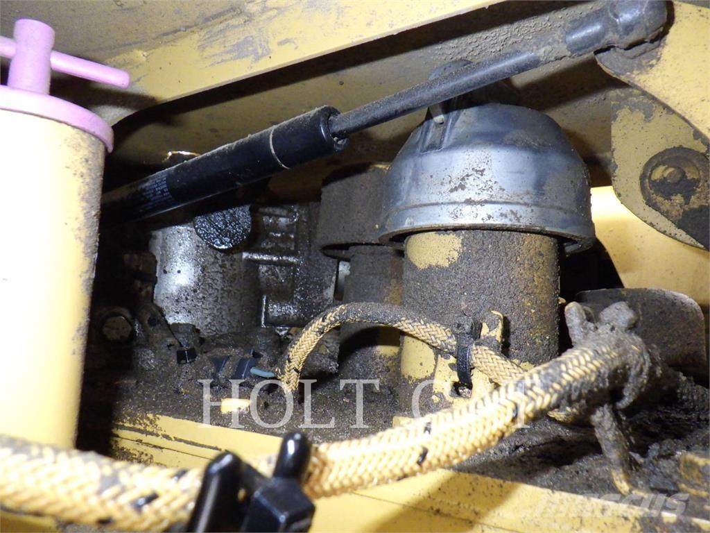 CAT 735 Zglobni demperji