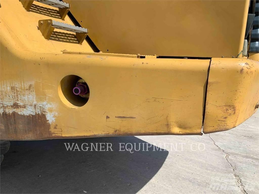 CAT 740 Zglobni demperji