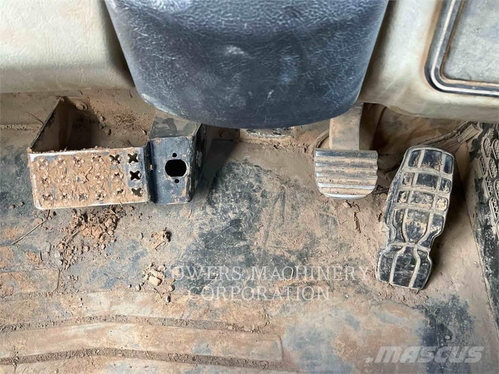CAT 740B Zglobni demperji