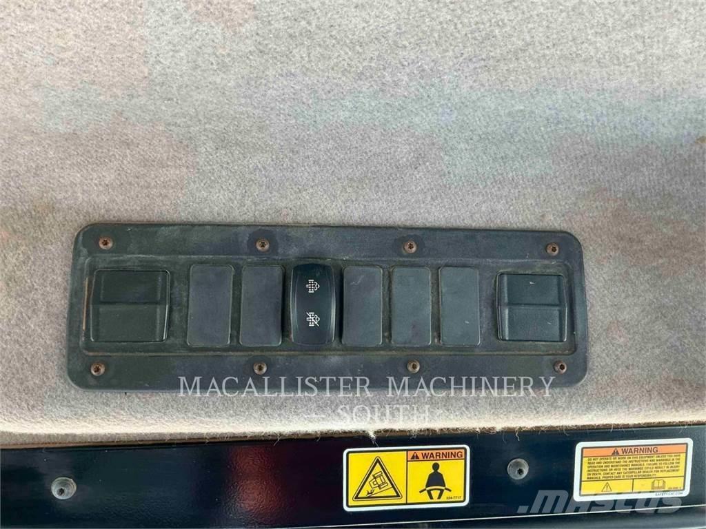 CAT 740B Zglobni demperji