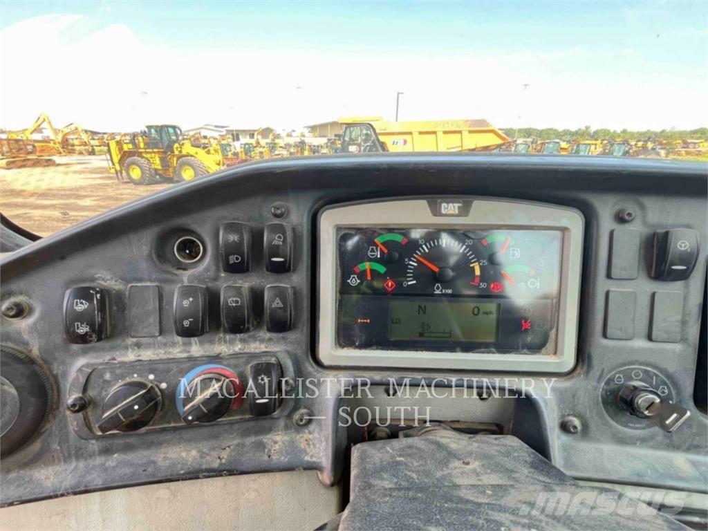 CAT 740B Zglobni demperji