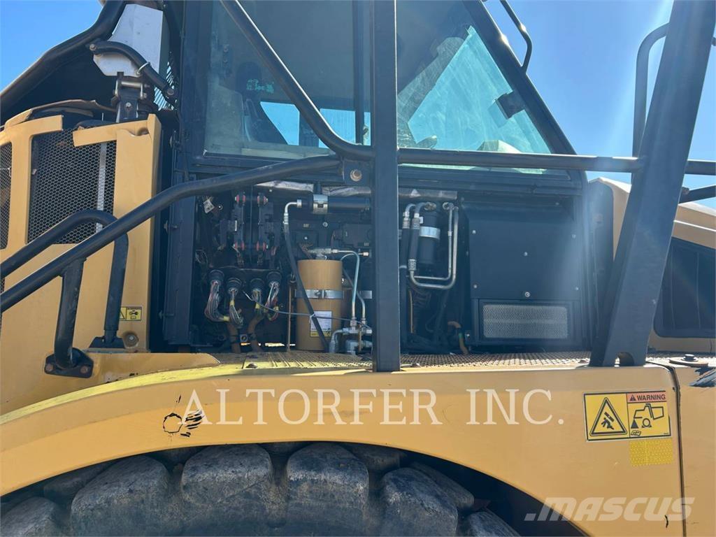 CAT 740B Zglobni demperji