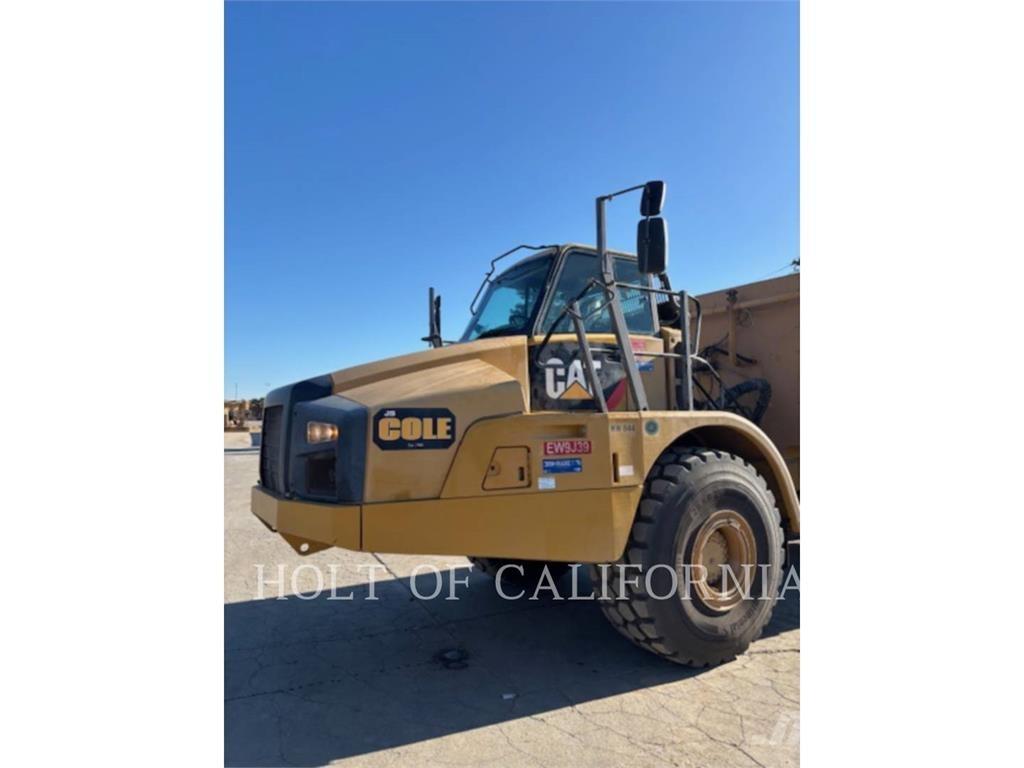 CAT 740B WT Tovornjaki cisterne