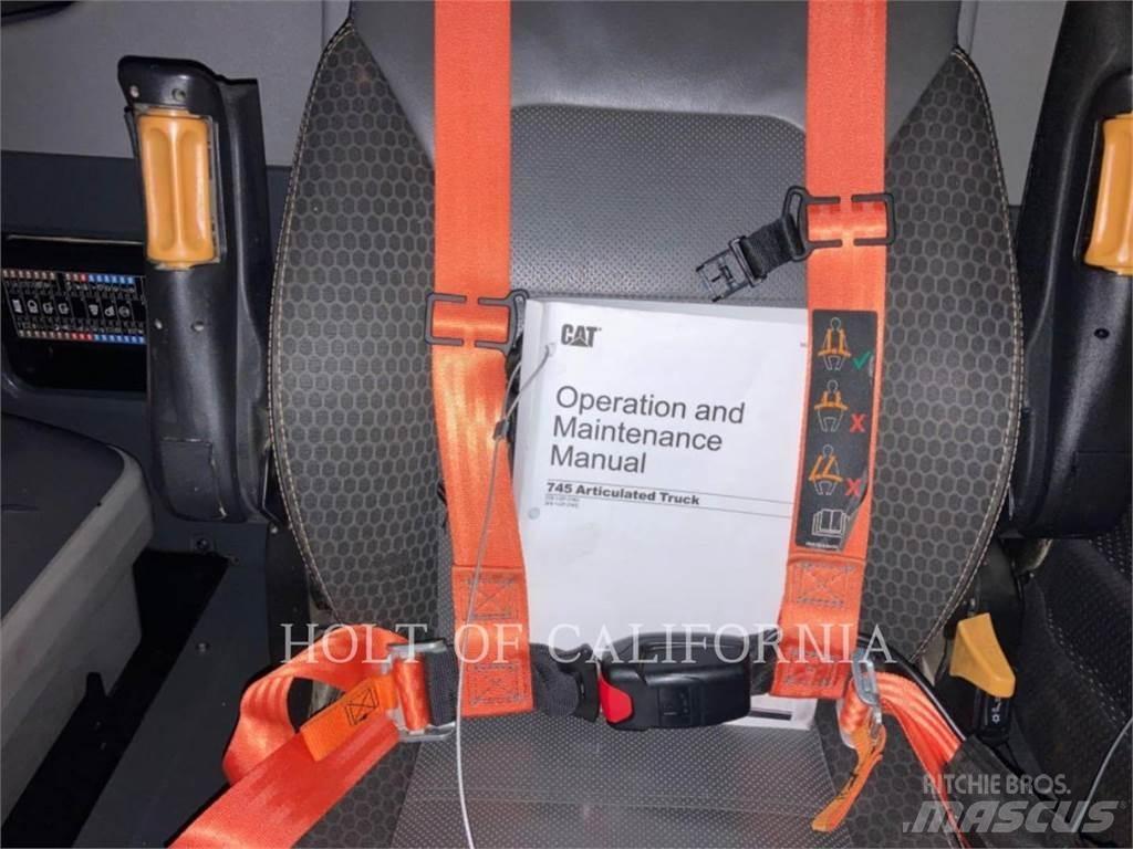 CAT 745 WT Tovornjaki cisterne
