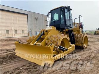 CAT 815 Kompaktorji tal