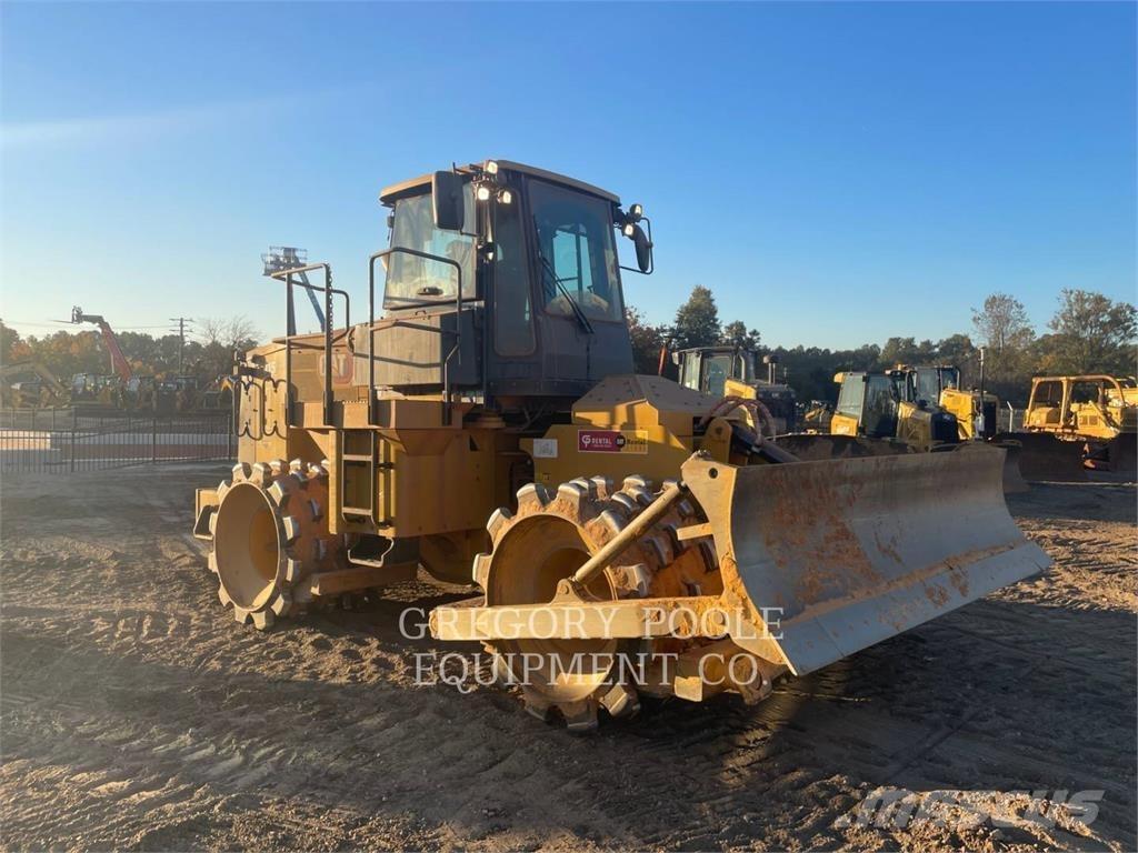 CAT 815-11 Kompaktorji tal
