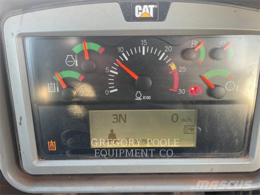 CAT 815-11 Kompaktorji tal