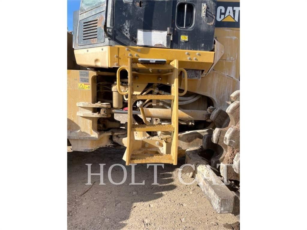 CAT 815F Kompaktorji tal