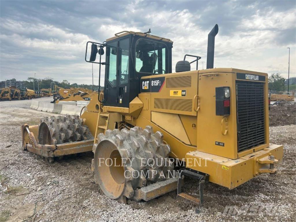 CAT 815F2 Kompaktorji tal