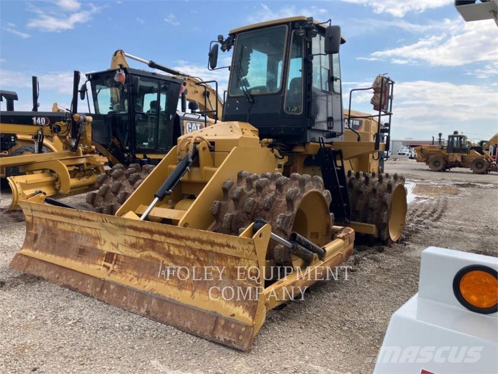 CAT 815K Kompaktorji tal
