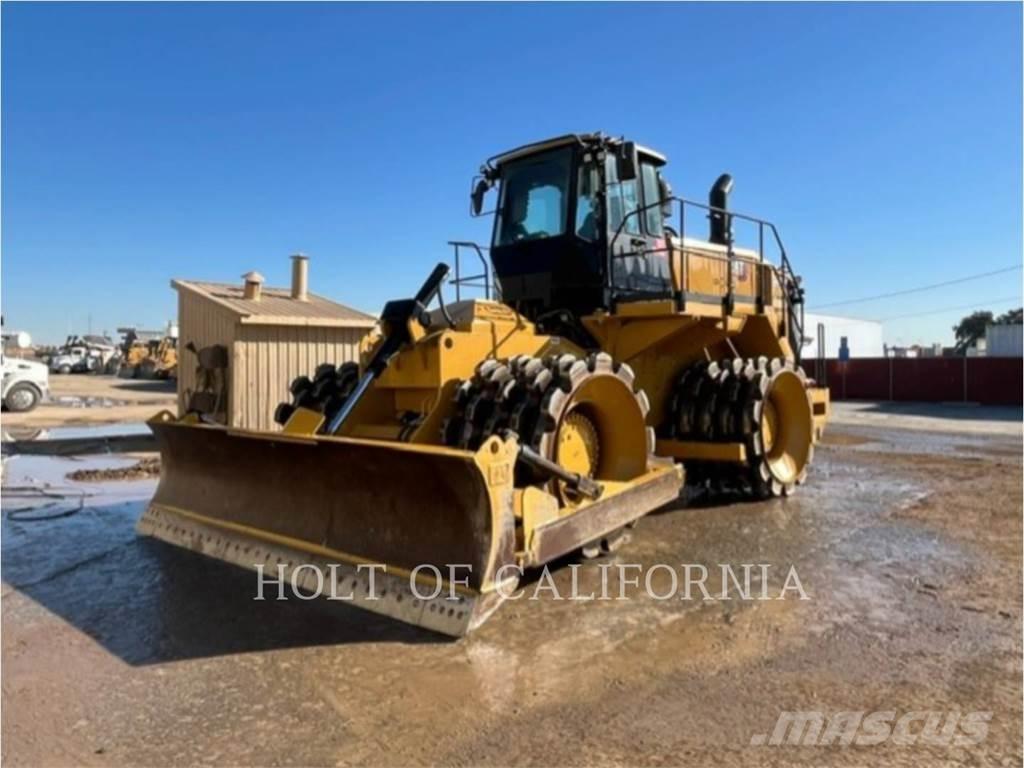 CAT 825K Kompaktorji tal