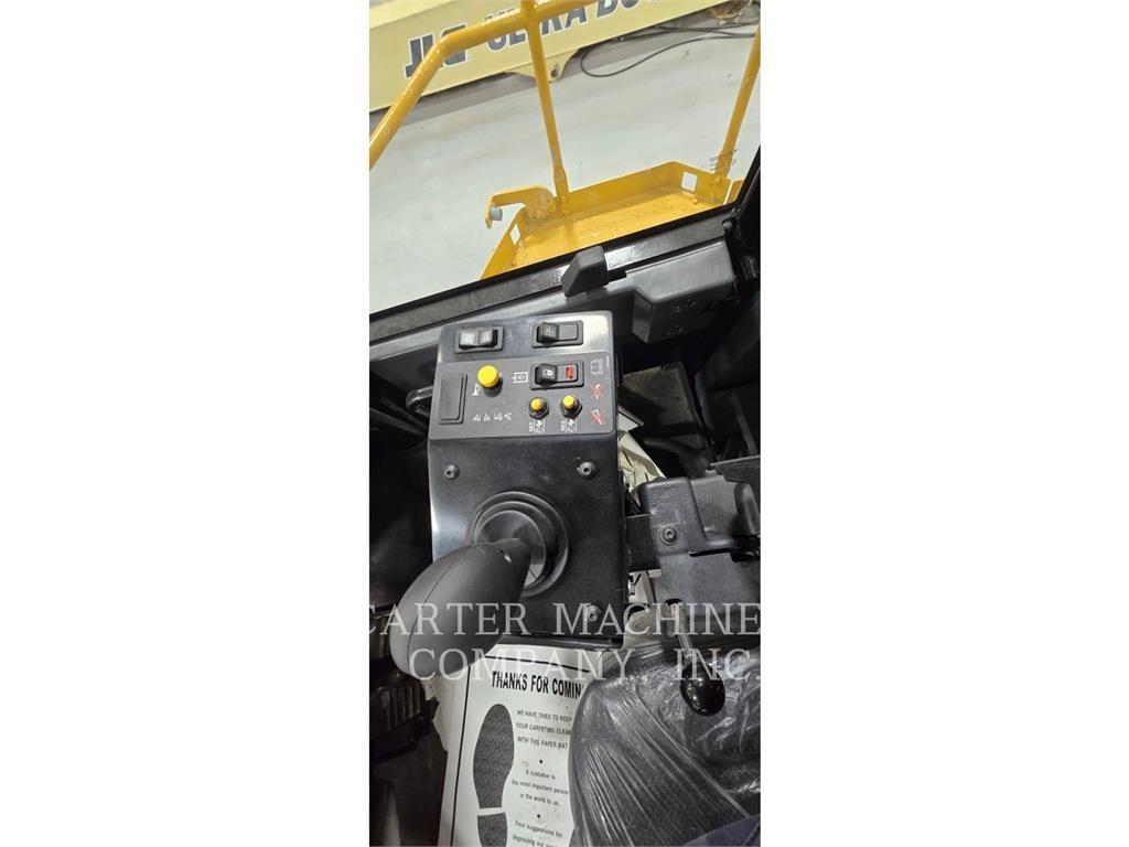 CAT 826H RBLD Kompaktorji tal