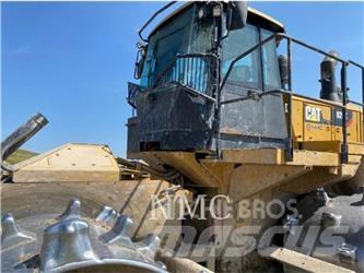 CAT 826K Kompaktorji tal