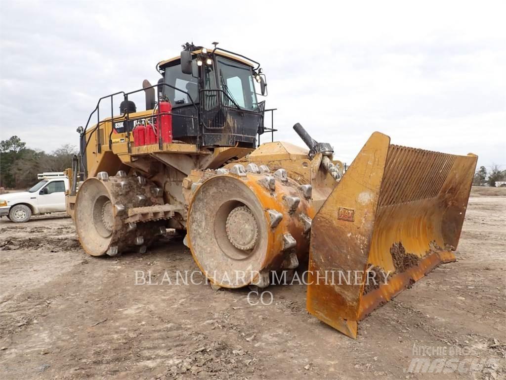 CAT 826K Kompaktorji tal