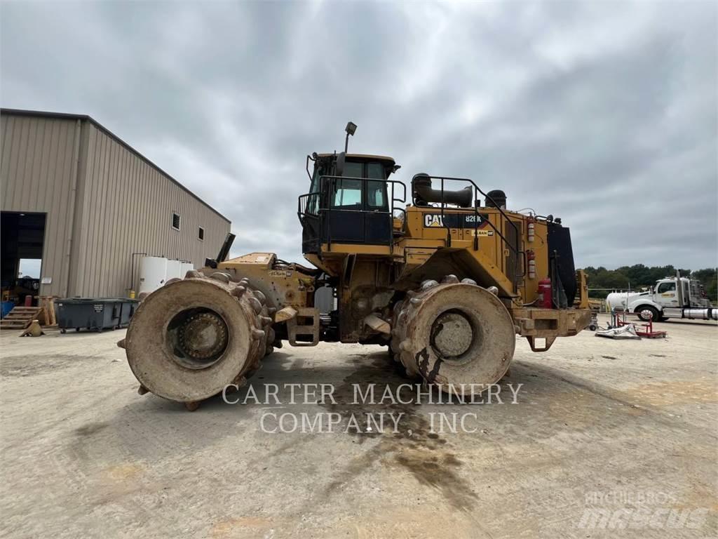 CAT 826K Kompaktorji tal