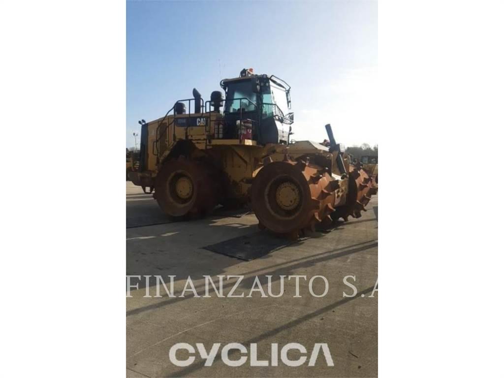 CAT 826K Kompaktorji tal