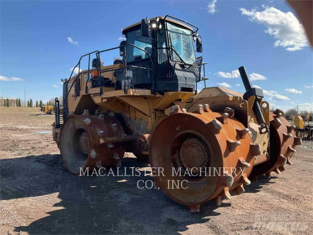CAT 826K Kompaktorji tal