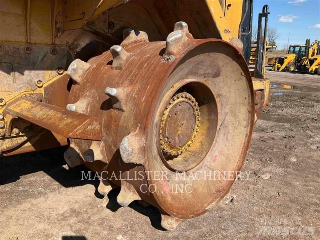 CAT 826K Kompaktorji tal