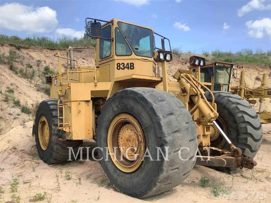 CAT 834B Kolesni nakladalci