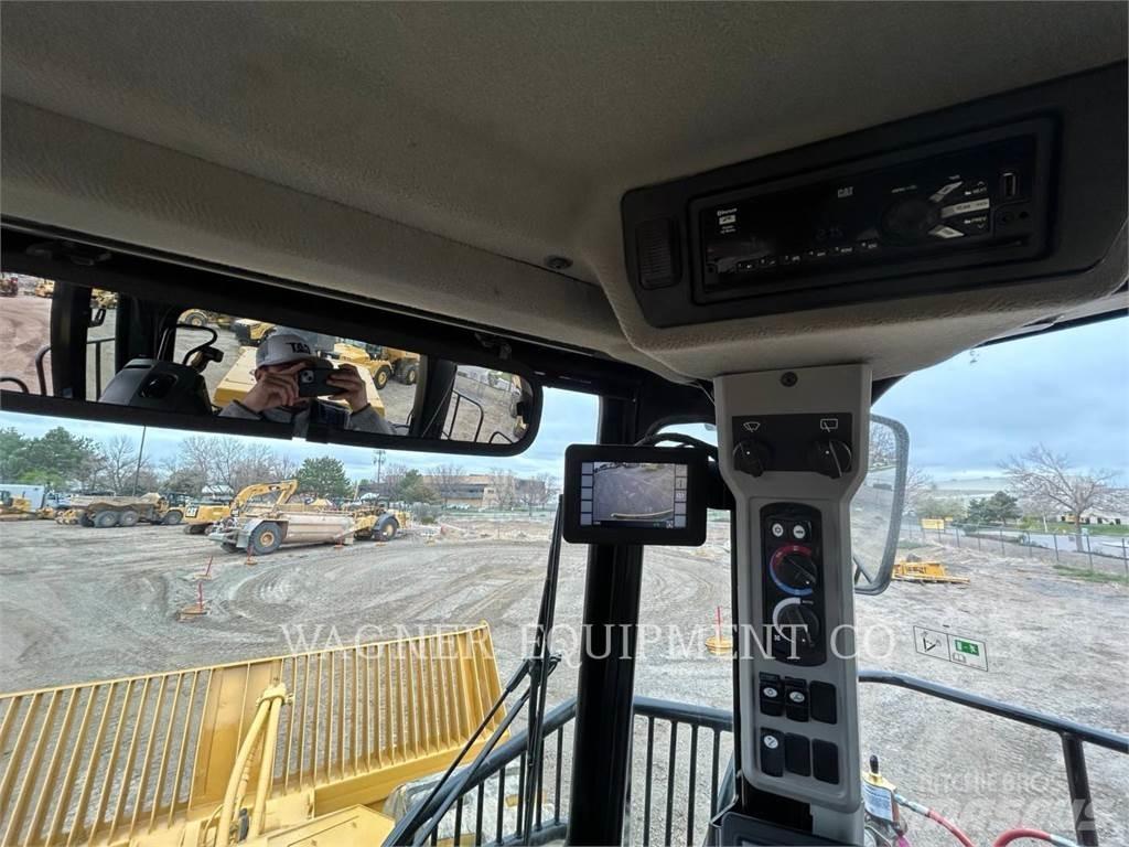 CAT 836K Kolesni nakladalci